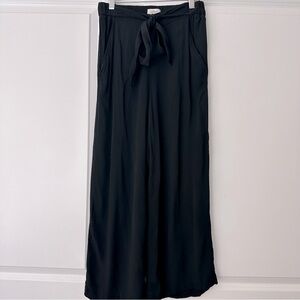 Aritzia Wilfred Black Flowy Cropped Pants Size Small